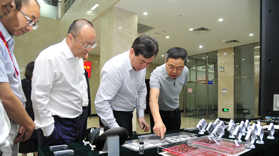 杭州市委副书记、市长刘忻莅临士兰微电子调研集成电路制造发展情况